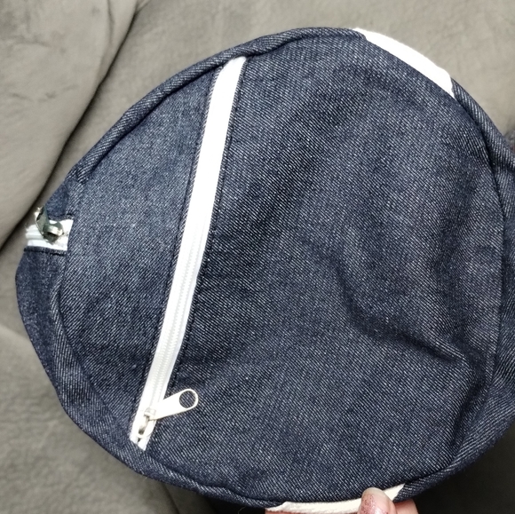 Gym and Juice Duffle Bag - Picture 3 of 6